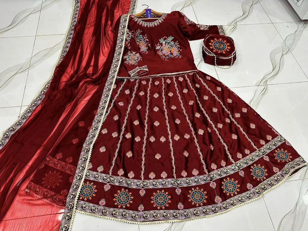 Exquisite 4 Pcs Silk Embroidered Lehenga Choli Set
