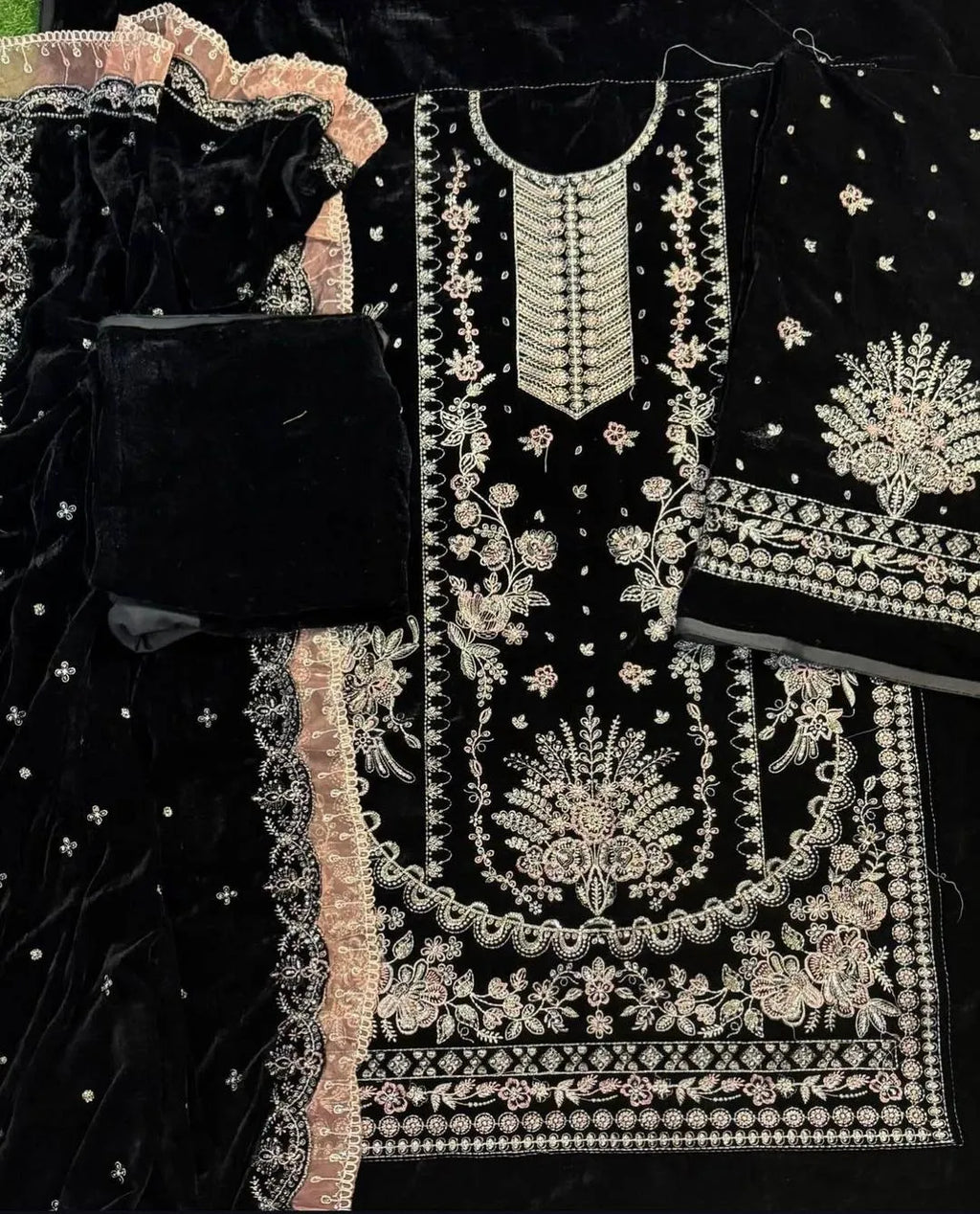 ANEELAS Velvet 3 Pcs Unstitched Sequins Embroidered Suit